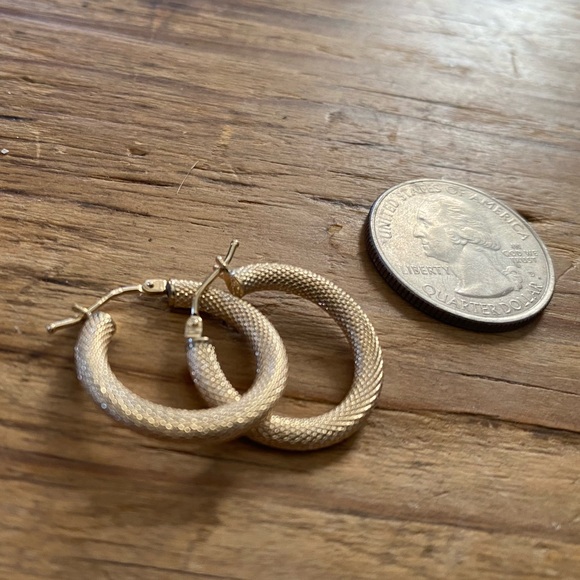 Bony Levy Hoops Earrings Textured 14 K Solid Gold - Picture 4 of 6